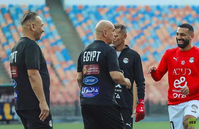 "زرعوا ديناميت بيني وبين صلاح".. تصريح مثير لمدرب الفراعنة