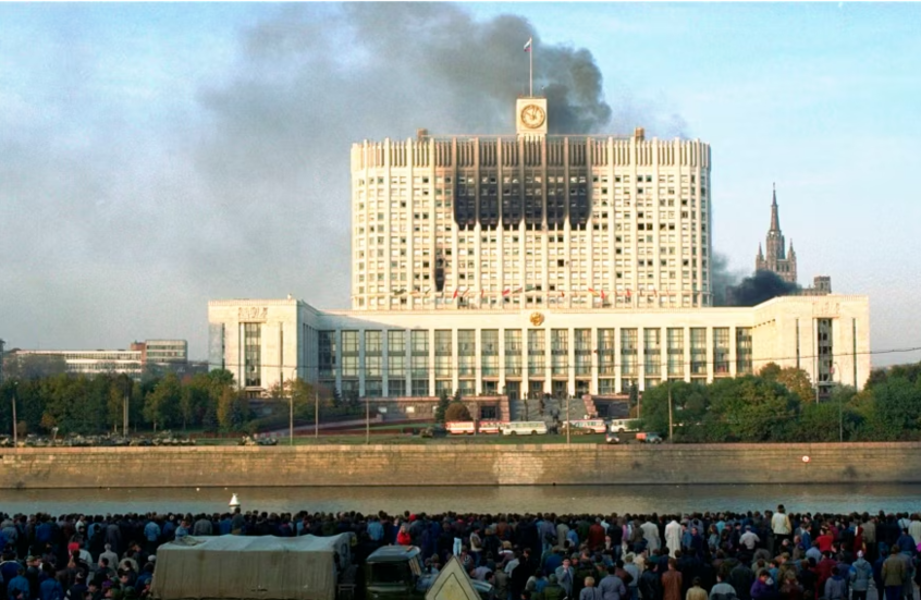 قصف البرلمان الروسي بالدبابات في سنة 1993