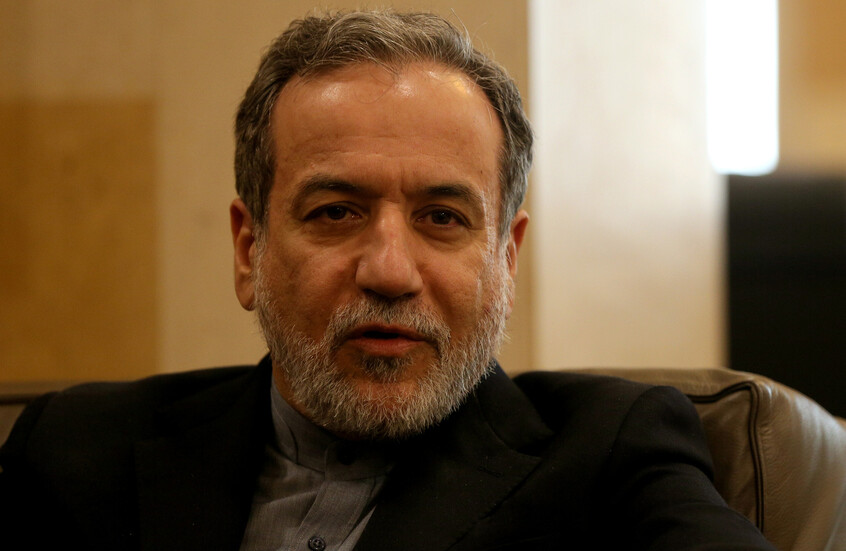 وزير الخارجية الإيراني يلتقي مسؤولا حوثيا في سلطنة عُمان