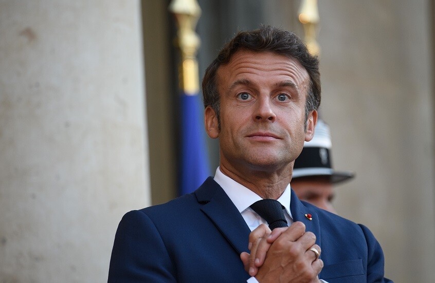 البرلمان الفرنسي وقصر الإليزيه يتخليان عن رفع الميزانية بسبب العجز