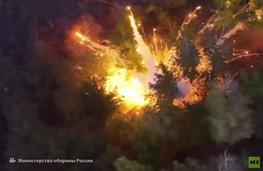 مشاهد لتدمير قوات "الغرب" الروسية مستودعات للذخيرة لقوات كييف