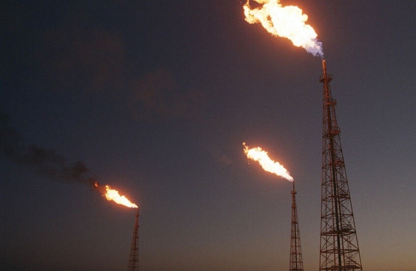 إعلام إيراني: مقتل شخص على الأقل بحريق بمصفاة نفط في خوزستان