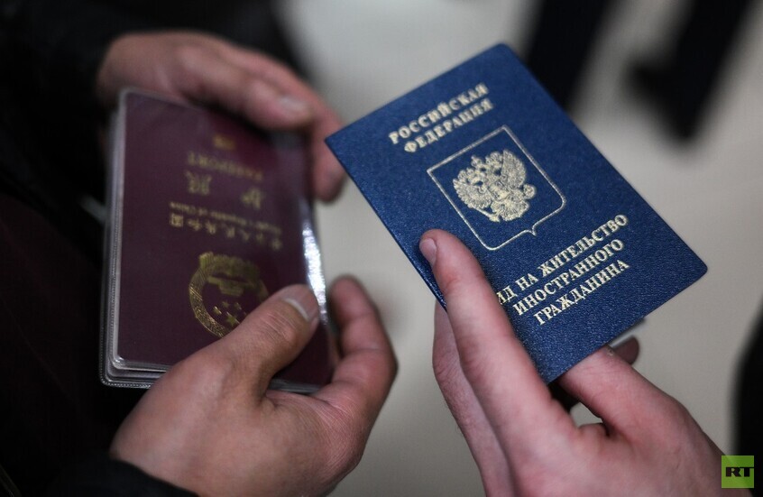 روسيا تخفض إلى النصف حصص الإقامات المؤقتة الممنوحة للأجانب