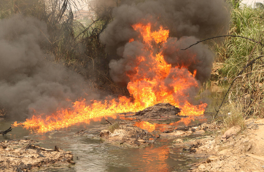 مقتل 94 شخصا وإصابة 50 بانفجار صهريج للوقود شمال نيجيريا (فيديو)