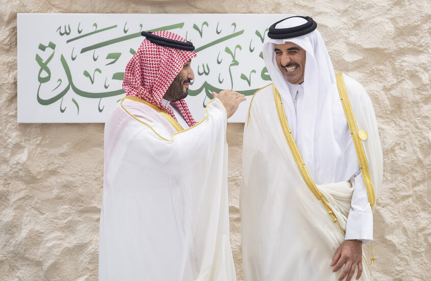 "حديث جانبي" بين الأمير محمد بن سلمان والشيخ تميم بن حمد يثير تفاعلا (فيديو)