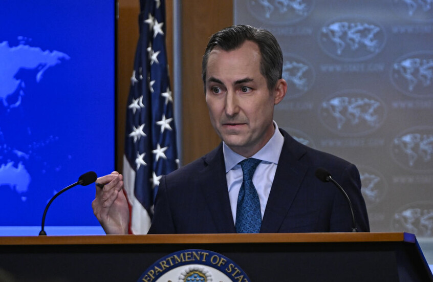 "اسألوا إسرائيل!.. ميلر يعلق على الغارة الإسرائيلية على النبطية