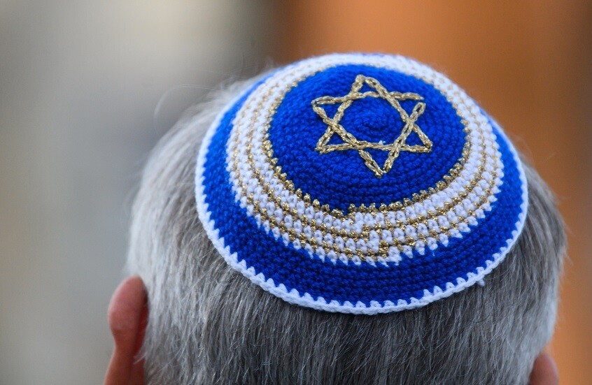 ماذا خُط عليها؟.. اختراق لوحات إعلانية في شيكاغو تزامنا مع عطلة عيد العرش لدى اليهود "فيديو"