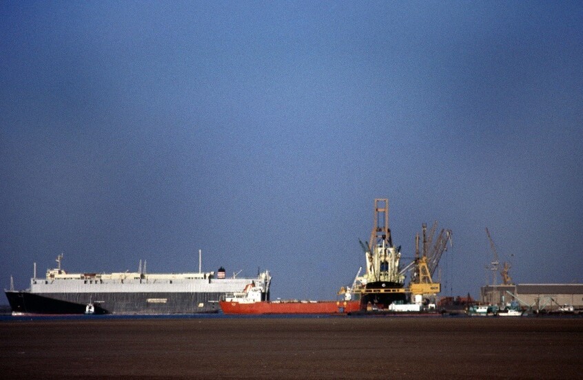 وسائل إعلام يمنية: غارات أمريكية بريطانية على منطقة رأس عيسى بالحديدة