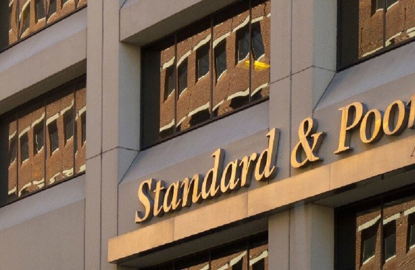 "ستاندرد آند بورز" توضح أسباب الإبقاء على نظرة مستقبلية إيجابية لمصر.. ما علاقة الإمارات؟