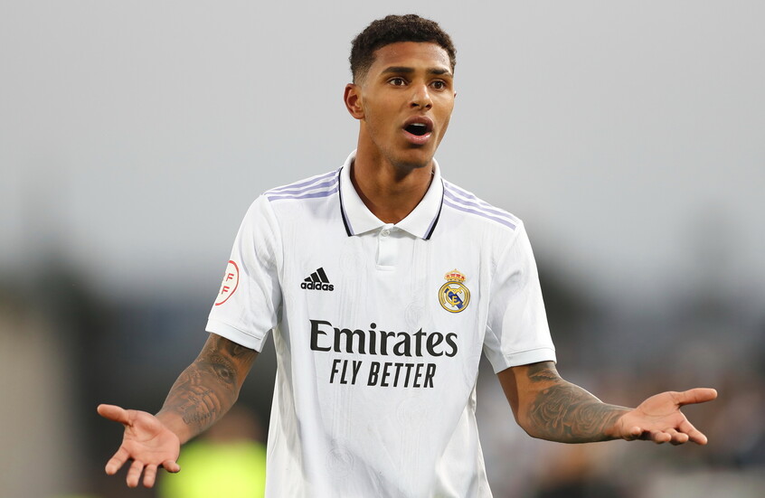 اختبار الحمض النووي يحطم حلم البرازيلي فينيسيوس بالأبوة (صور)