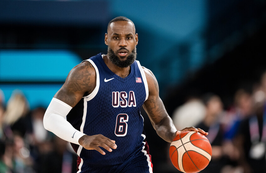 أسطورة السلة الأمريكية ينجو من لدغة عقرب سام (صورة)