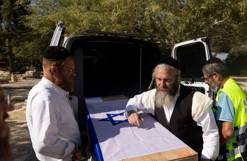 الجيش الإسرائيلي يعلن مقتل ضابطين وإصابة آخرين في جباليا (صورة)