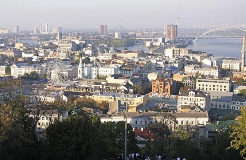 وسائل إعلام أوكرانية: سماع دوي سلسلة انفجارات في كييف