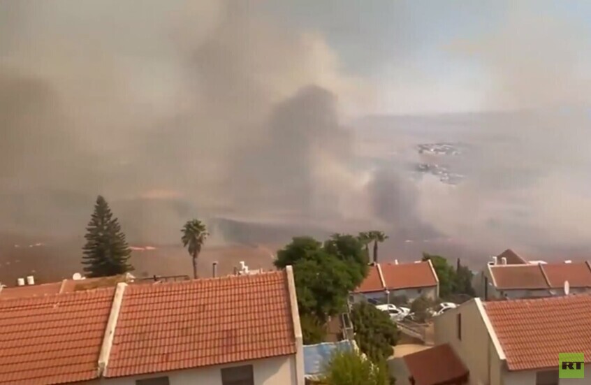 حرائق في شمال إسرائيل بعد رصد إطلاق حوالي 100 صاروخ من لبنان