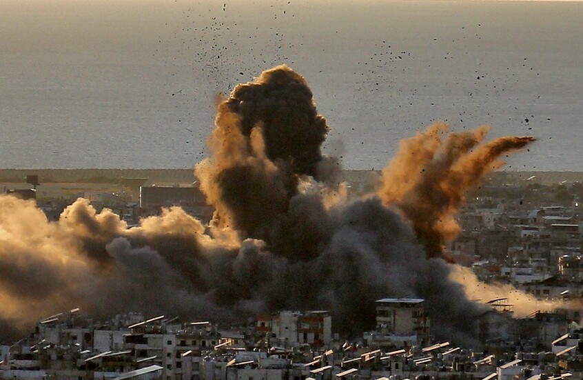 مشاهد لنزوح كبير بالضاحية الجنوبية بعد إنذارات إسرائيلية بضرب مبان قرب مؤسسات حزب الله الاقتصادية