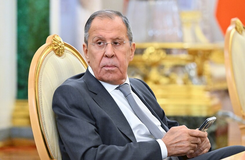 لافروف: دعوات بايدن للحوار حول الأسلحة النووية خدعة