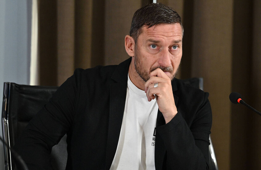 "مفاجأة مدوية".. فرانشيسكو توتي يقترب من العودة إلى الملاعب بعمر 48 عاما