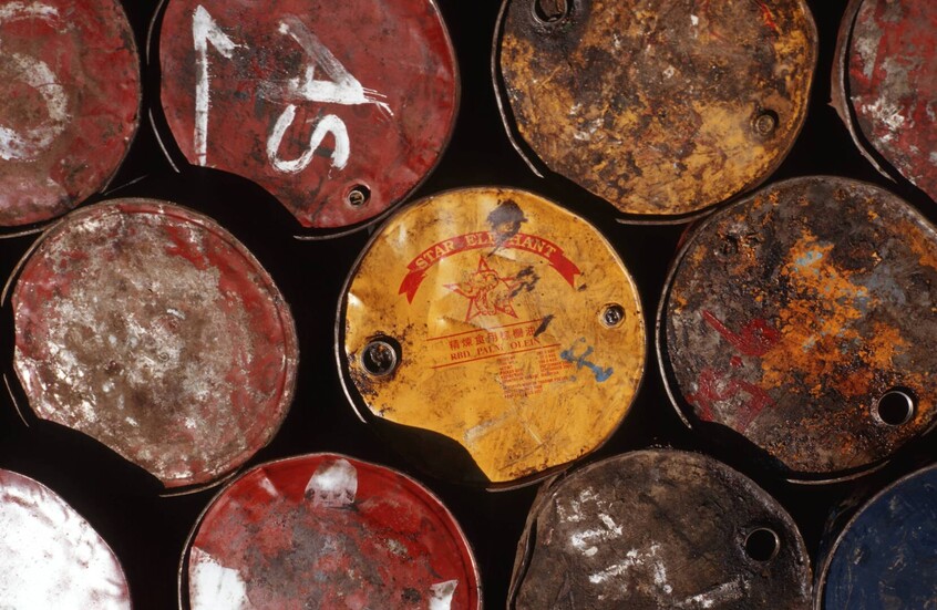 انخفاض أسعار النفط مع تتبع الأسواق التوترات في منطقة الشرق الأوسط