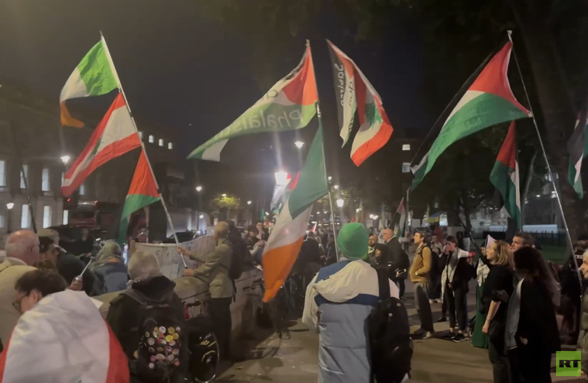 احتجاجات أمام "داوننغ ستريت 10" ضد دعم بريطانيا لإسرائيل وصمتها على الإبادة الجماعية في غزة (فيديو)