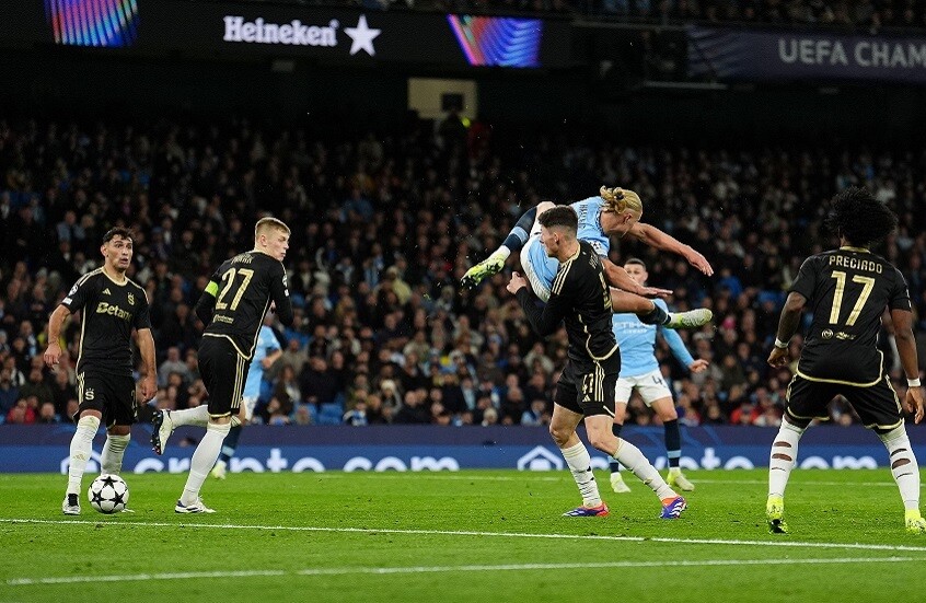 شاهد.. هدف "خرافي" بطريقة "أكروباتية مذهلة" بقدم "الرجل الآلي"