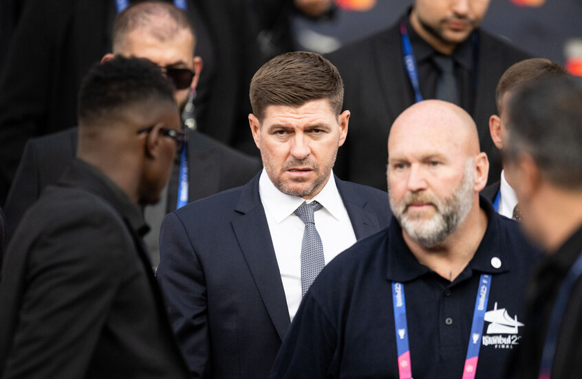 جيرارد يشعل الهجوم ضده مجددا بسبب تصريح "كارثي"