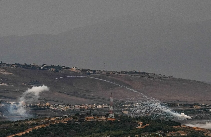 مراسلنا: اندلاع حرائق في أحراج جنوب لبنان بعد قصف إسرائيلي بالفوسفور