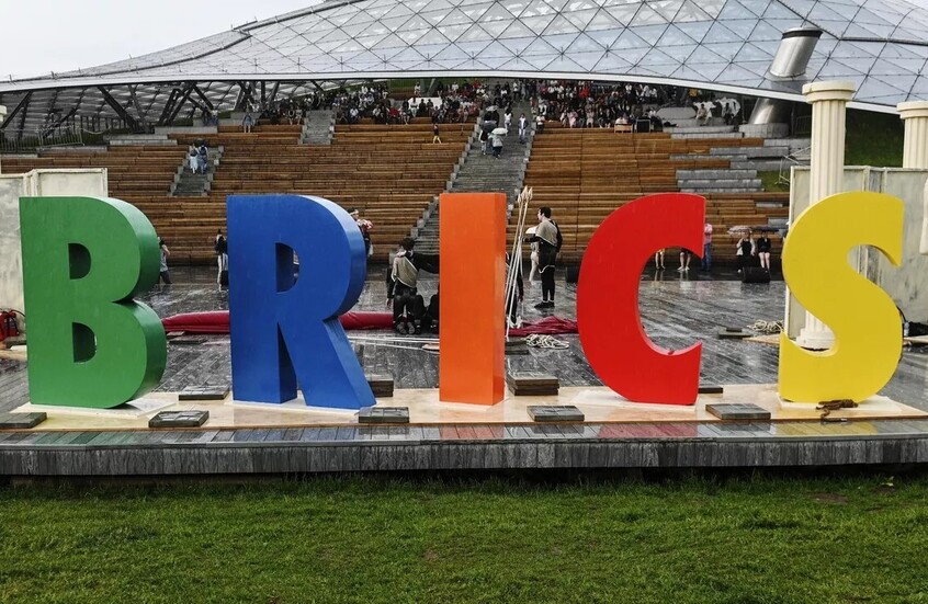 نائب ألماني: قمة "بريكس" أظهرت أن روسيا لا تعيش في عزلة وأن جاذبية الغرب تتراجع