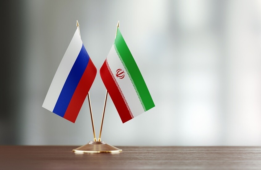 خبير: التعاون بين روسيا وإيران ضروري لمواجهة سياسات الولايات المتحدة العدائية