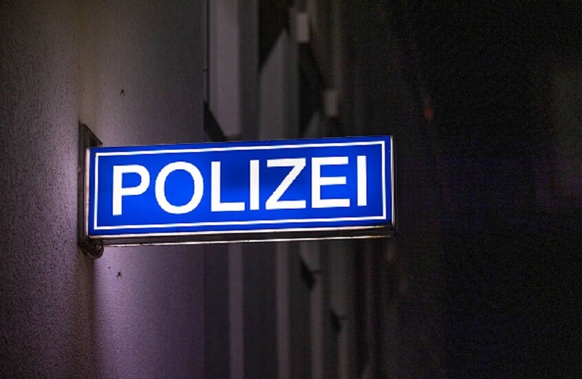 رجل مسلح بسكينين يهاجم الشرطة شمالي ألمانيا