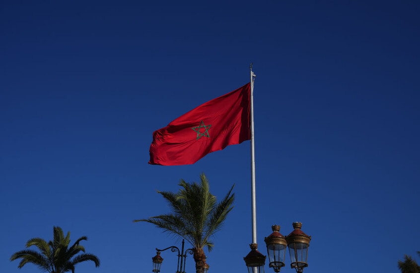 قنصلية مغربية بإسبانيا تعلق على حادثة طرد عنصر أمن لديها لأحد المواطنين (فيديو)