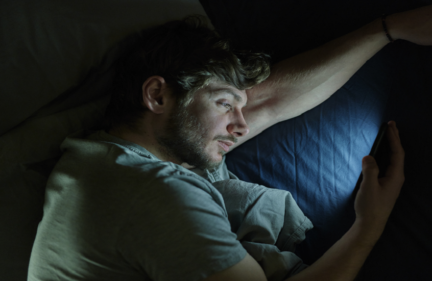 علامات رئيسية لإدمان الهاتف.. هل ظهرت إحداها عليك؟