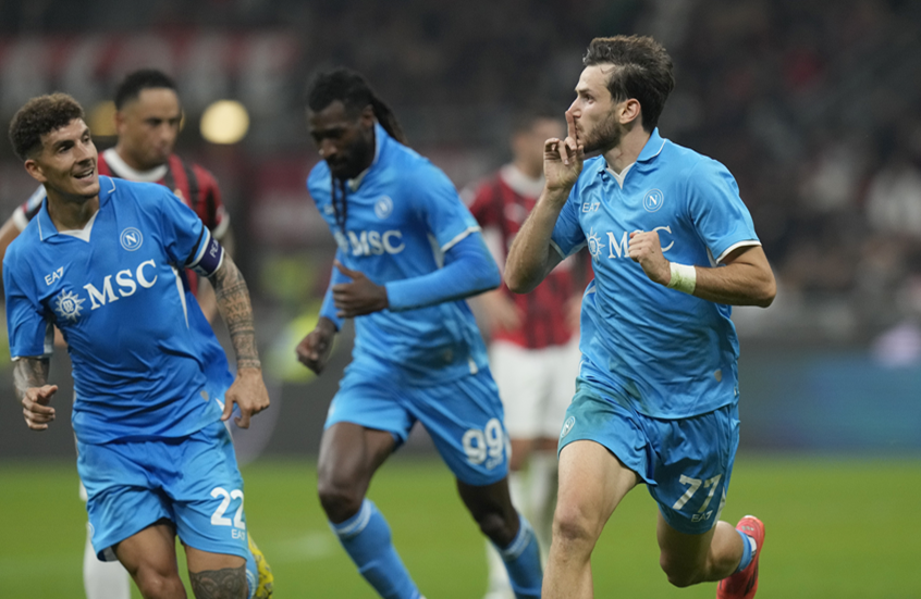 نابولي يهزم ميلان في عقر داره ويعزز موقعه في صدارة "الكالتشيو"