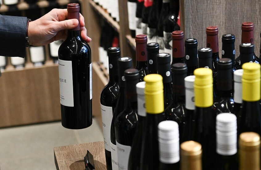 روسيا تخفض وارداتها من النبيذ من الاتحاد الأوروبي إلى أدنى مستوى في 20 عاما