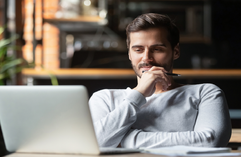 كيف يؤثر ذكاء الرجل على حياته العاطفية؟