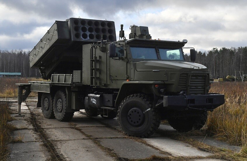 روسيا تعزز حماية راجمات TOS-2 الصاروخية