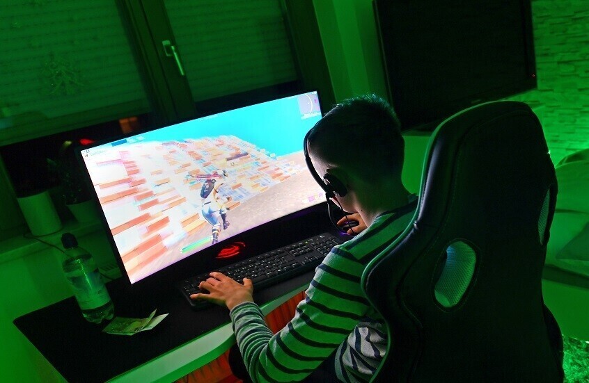 طاجيكستان.. الشرطة تطالب أصحاب نوادي الألعاب الإلكترونية بحظر لعبتين شهيرتين