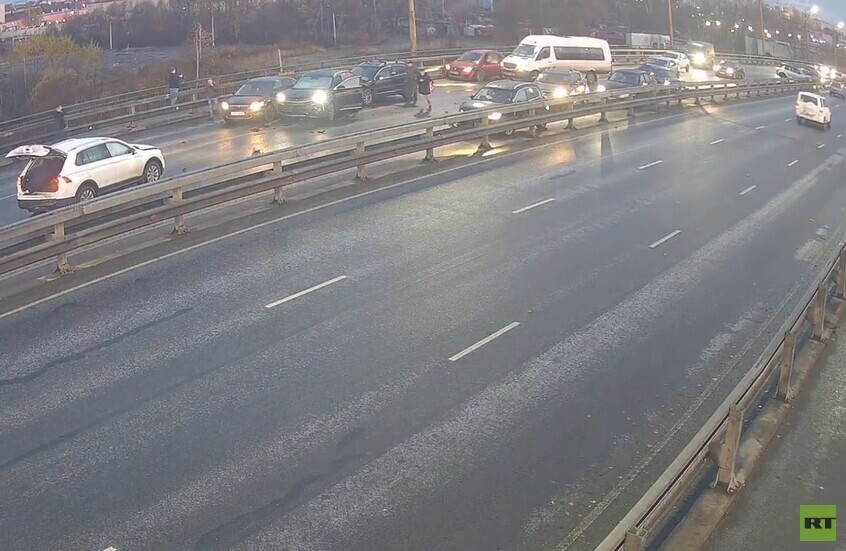 حادث مروري جماعي صعب بسبب الجليد في روسيا