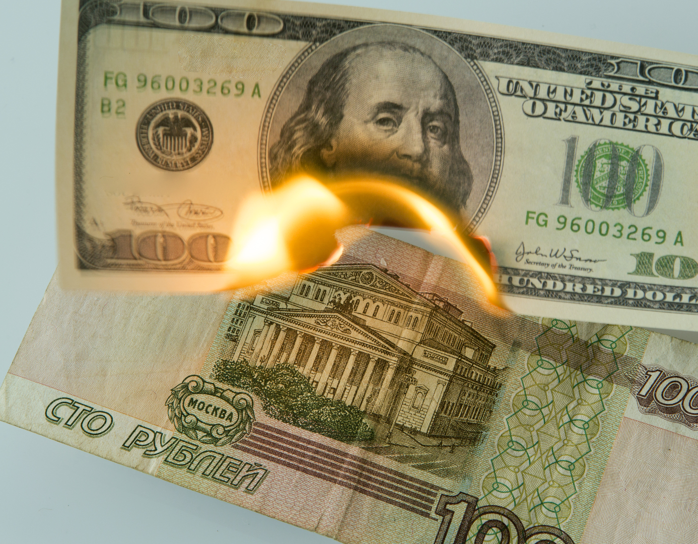 بوتين يبحث في مجلس الأمن الروسي إطلاق نظام للمدفوعات الدولية