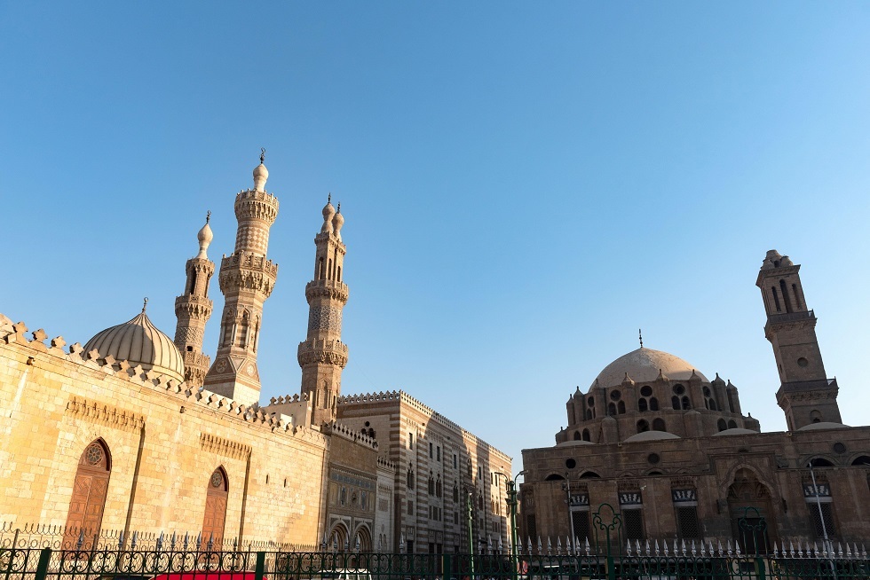 مصر.. النائب العام يكلف لجنة من الأزهر بفحص عبارات ديوان شعر تضمن ازدراء بالأديان