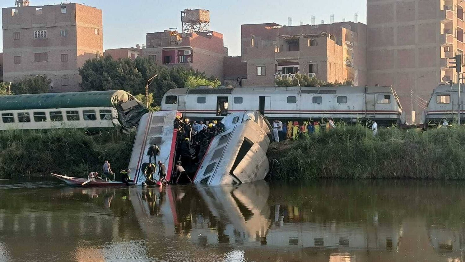 مصر.. ارتفاع عدد وفيات حادث قطار المنيا