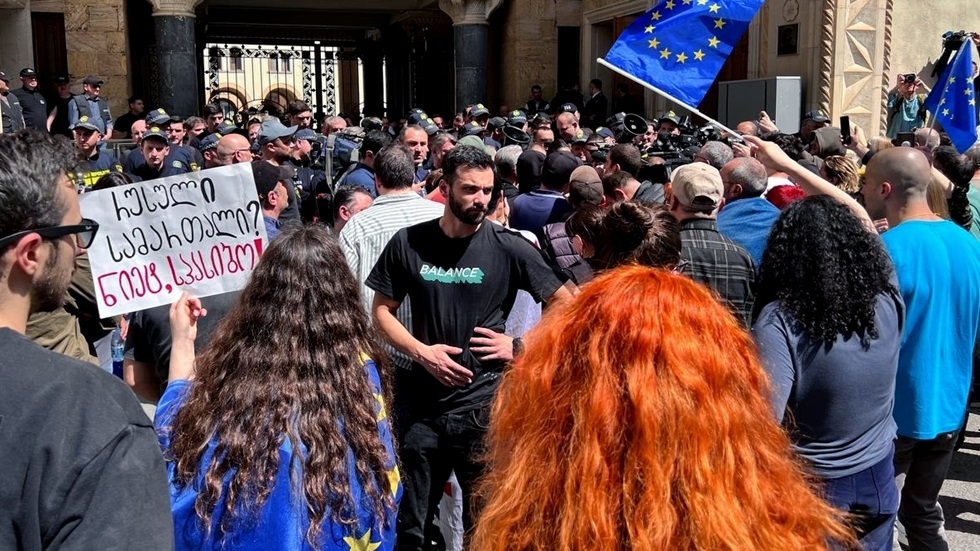 بريطانيا تجمد الحوار الاستراتيجي مع جورجيا