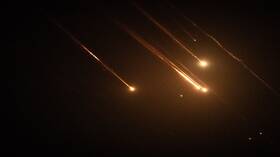 يديعوت أحرونوت:  إطلاق 100 صاروخ باليستي وصاروخ كروز باتجاه إسرائيل