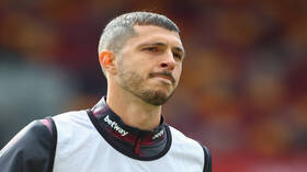 لاعب في الدوري الأرجنتيني يحتفل بهدفه على طريقة رونالدو