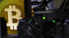 عملة "البيتكوين" تنخفض إلى دون مستوى 60 ألف دولار