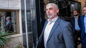 3 مسؤولين من حماس يكشفون ما الذي يفكر فيه السنوار بعد عام من "طوفان الأقصى"