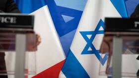 باريس تنتقد تصريحات نتنياهو بشأن دعوة ماكرون لوقف توريد الأسلحة لإسرائيل