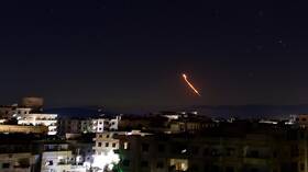 سوريا... دوي انفجارات في حمص جراء هجوم إسرائيلي جديد (فيديو)