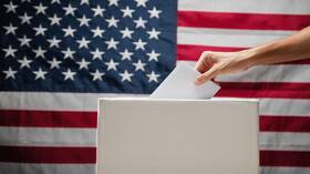 الاستخبارات الأمريكية تتهم روسيا بمحاولات التأثير على الناخبين في الولايات المتأرجحة