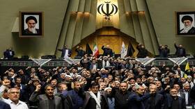 نواب إيرانيون يدعون إلى مراجعة العقيدة النووية لطهران