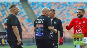 "زرعوا ديناميت بيني وبين صلاح".. تصريح مثير لمدرب الفراعنة